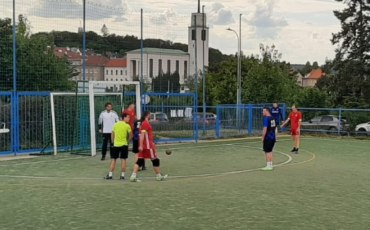 Liga a žáci venku
